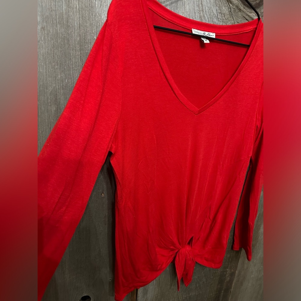 Express One Eleven Knot Front V-neck Top in Red Size Medium - Picture 4 of 12